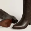 Bottes Wish Star en cuir marron foncé avec étoile brodée ton sur ton