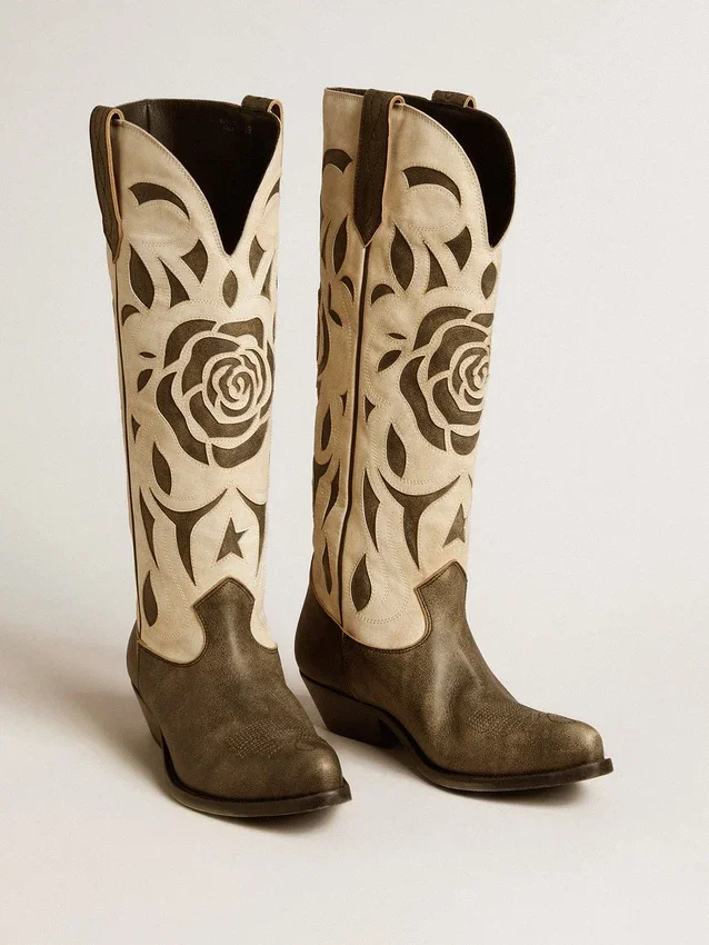 Bottes Wish Star en cuir noir et blanc avec incrustations de roses et d’étoiles