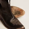 Bottes Young en cuir noir avec broderies couleur sable