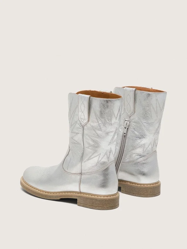 Bottes Young Wish en cuir métallisé argenté avec broderie en forme d’étoile