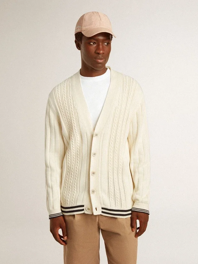 Cardigan blanc en coton pour homme avec motif torsadé et bordures en côtes bleues