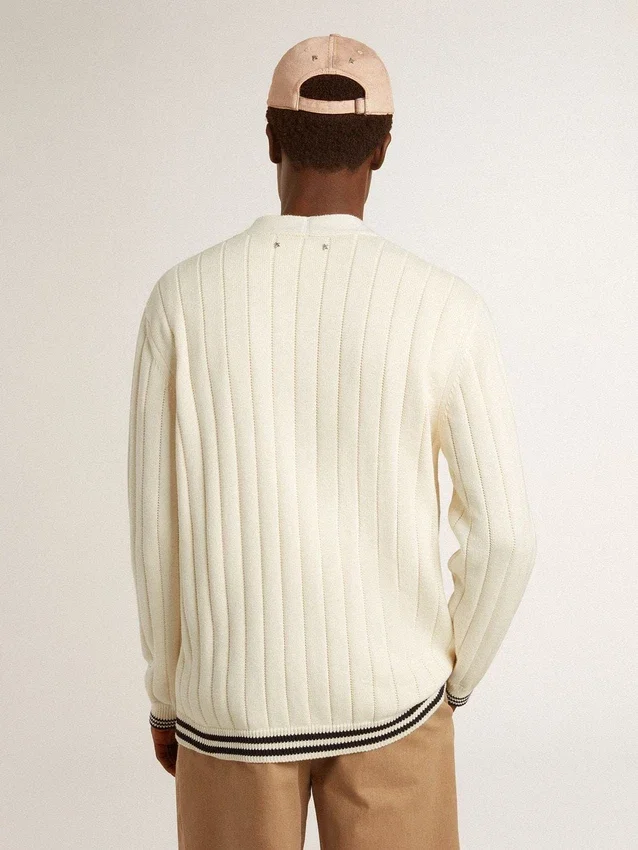 Cardigan blanc en coton pour homme avec motif torsadé et bordures en côtes bleues
