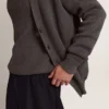 Cardigan pour homme en coton gris chiné avec logo dans le dos