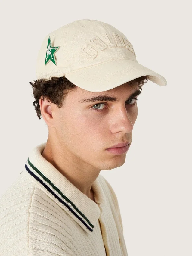 Casquette de baseball crème avec écusson « Golden » ton sur ton et pin's en forme d'étoile verte