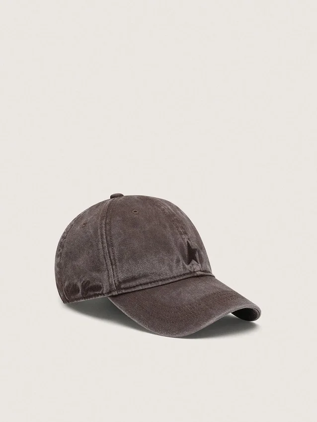 Casquette de baseball marron foncé avec étoile brodée ton sur ton