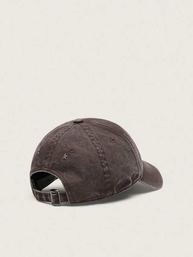 Casquette de baseball marron foncé avec étoile brodée ton sur ton