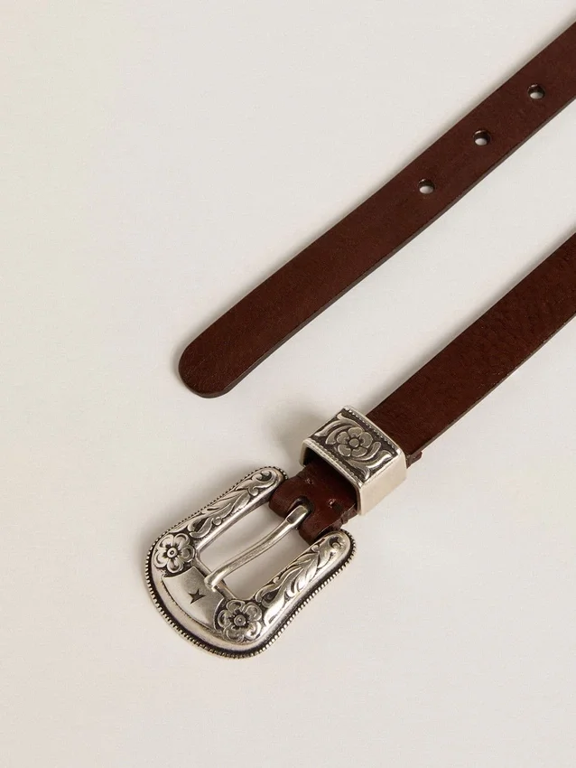 Ceinture en cuir marron foncé pour femme avec boucle argentée décorée