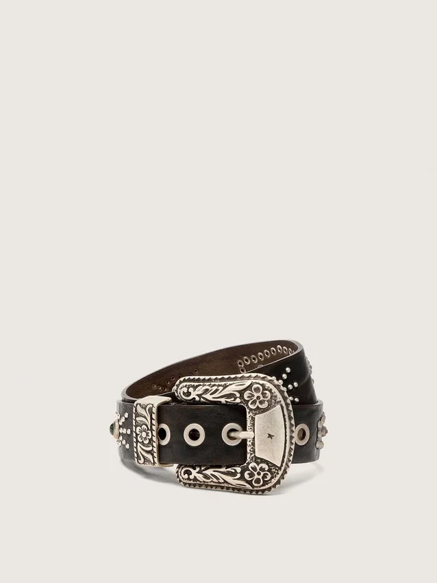 Ceinture en dentelle de cuir délavé couleur beige, avec clous et incrustations