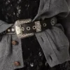 Ceinture en dentelle de cuir délavé couleur beige, avec clous et incrustations