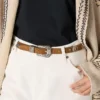 Ceinture fine en dentelle de nubuck couleur noisette avec incrustations décoratives