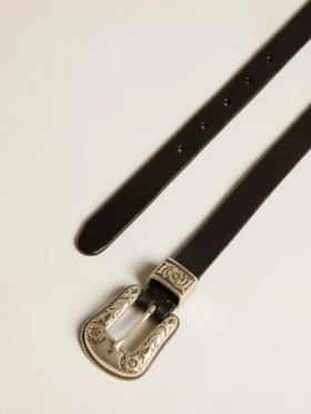 Ceinture noire en cuir délavé avec boucle argentée