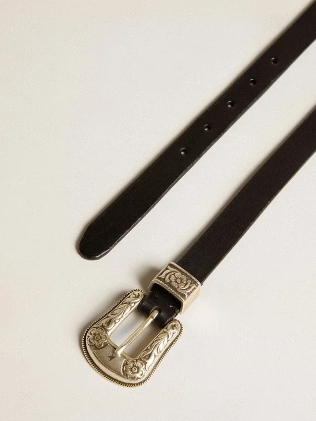Ceinture noire en cuir délavé avec boucle argentée