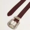 Ceinture pour femme en cuir bordeaux avec boucle argentée décorée