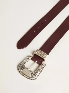 Ceinture pour femme en cuir bordeaux avec boucle argentée décorée