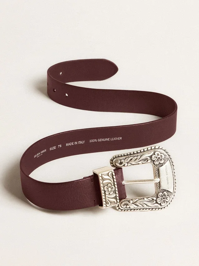 Ceinture pour femme en cuir bordeaux avec boucle argentée décorée
