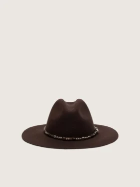 Chapeau marron café avec lanière en cuir cloutée