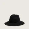 Chapeau noir avec lanière en cuir