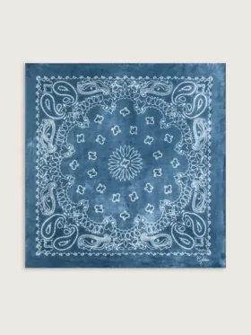 Écharpe bleu denim de la Golden Collection au motif paisley