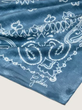 Écharpe bleu denim de la Golden Collection au motif paisley