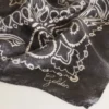 Écharpe gris anthracite à imprimé paisley
