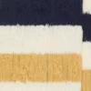 Chaussettes blanc vieilli avec détails usés et rayures bicolores