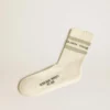 Chaussettes blanches délavées avec détails vieillis et rayures vert sauge