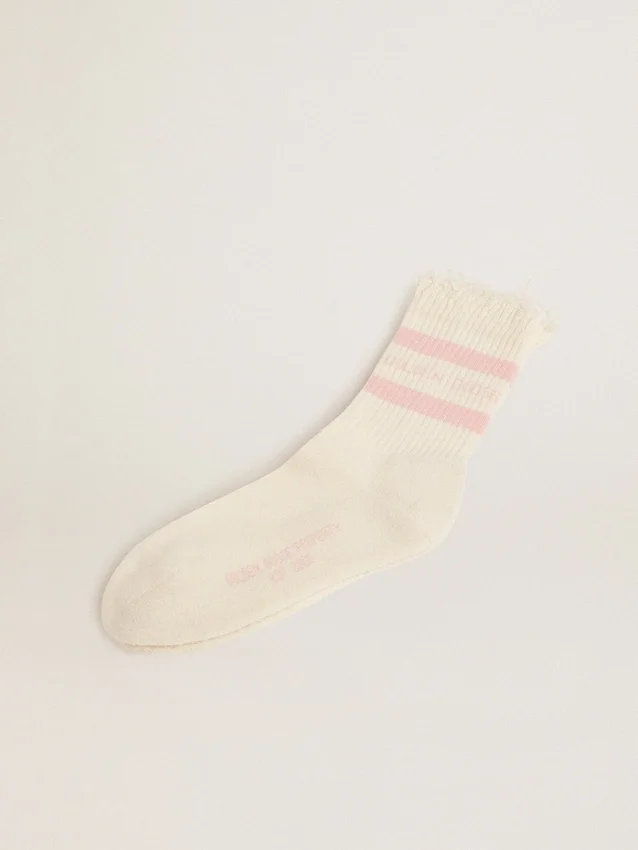 Chaussettes blanches à l'aspect vieilli, avec logo et rayures rose pâle