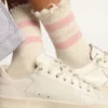 Chaussettes blanches à l'aspect vieilli, avec logo et rayures rose pâle