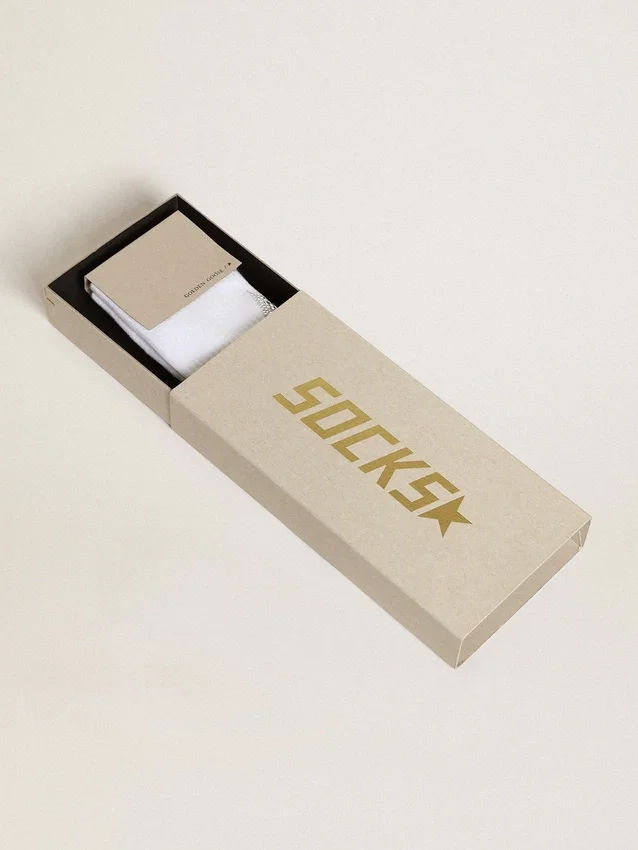 Chaussettes blanches ornées d’une étoile en cristal à l’arrière