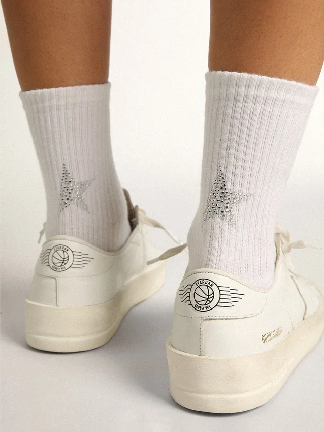 Chaussettes blanches ornées d’une étoile en cristal à l’arrière