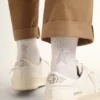 Chaussettes blanches ornées d’une étoile en cristal à l’arrière