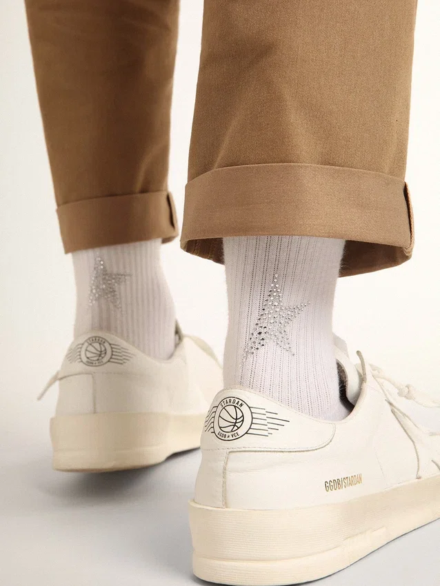 Chaussettes blanches ornées d’une étoile en cristal à l’arrière