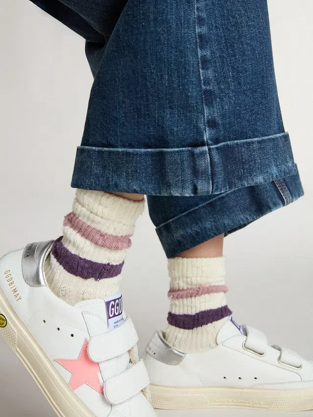 Chaussettes blanches pour enfants à rayures roses et violettes