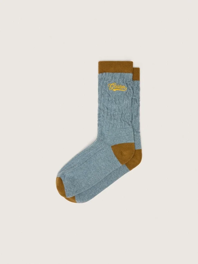 Chaussettes côtelées bleu clair avec détails marron et logo jaune