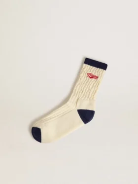 Chaussettes côtelées crème avec détails bleu marine et logo rouge