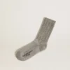 Chaussettes grises ornées de cristaux sur la tige