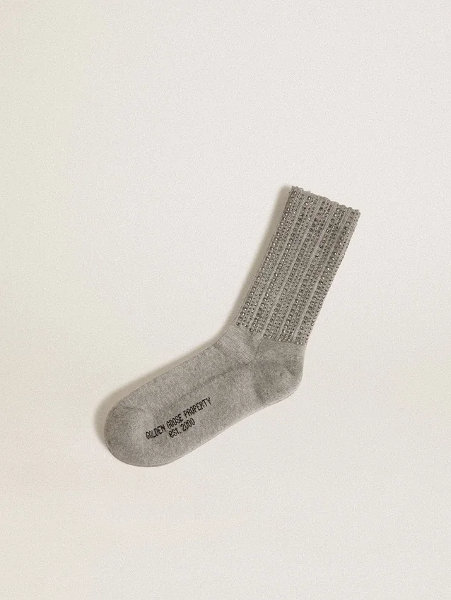 Chaussettes grises ornées de cristaux sur la tige