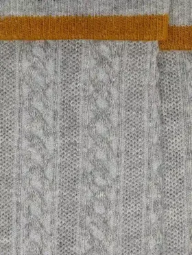 Chaussettes grises à revers et détails de couleur orange