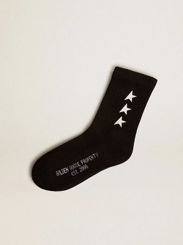 Chaussettes noires ornées d’étoiles blanches contrastantes