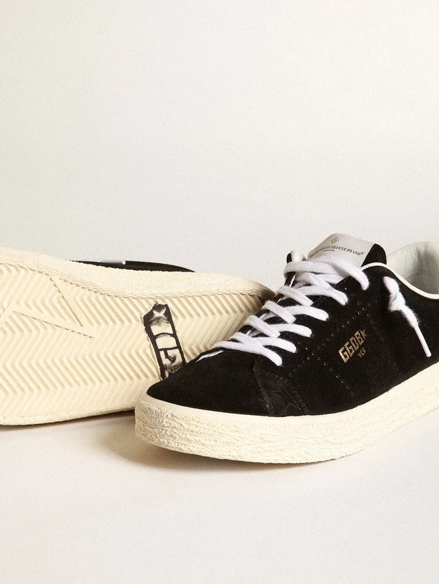 Chaussures de tennis pour femme en daim noir avec languette de talon en cuir blanc