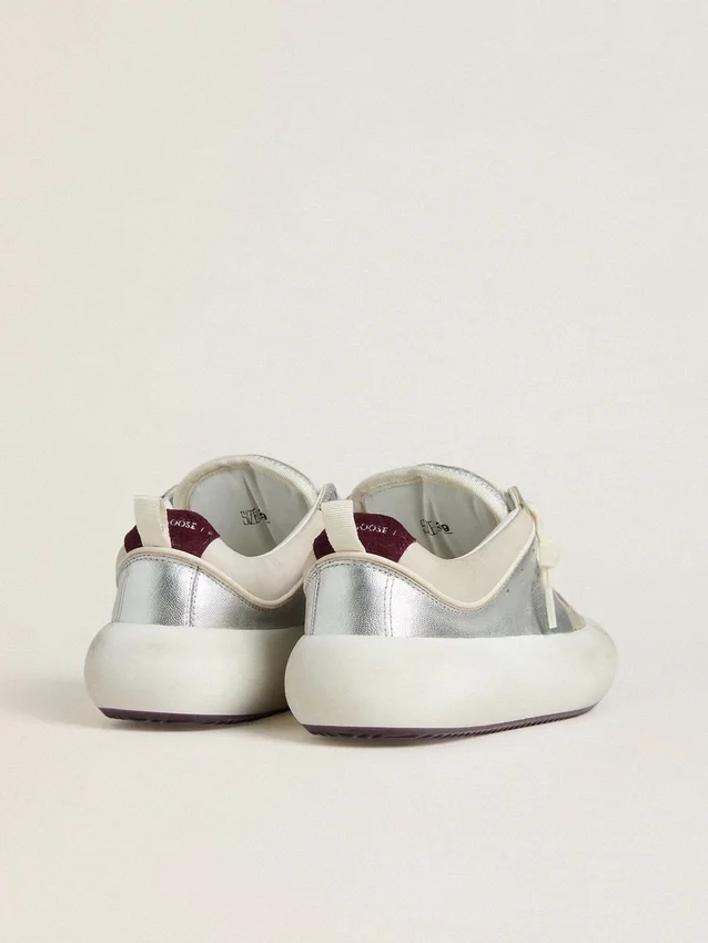 Chaussures Space-Star Cube pour femme en cuir gris glacier et argent avec languette de talon bordeaux