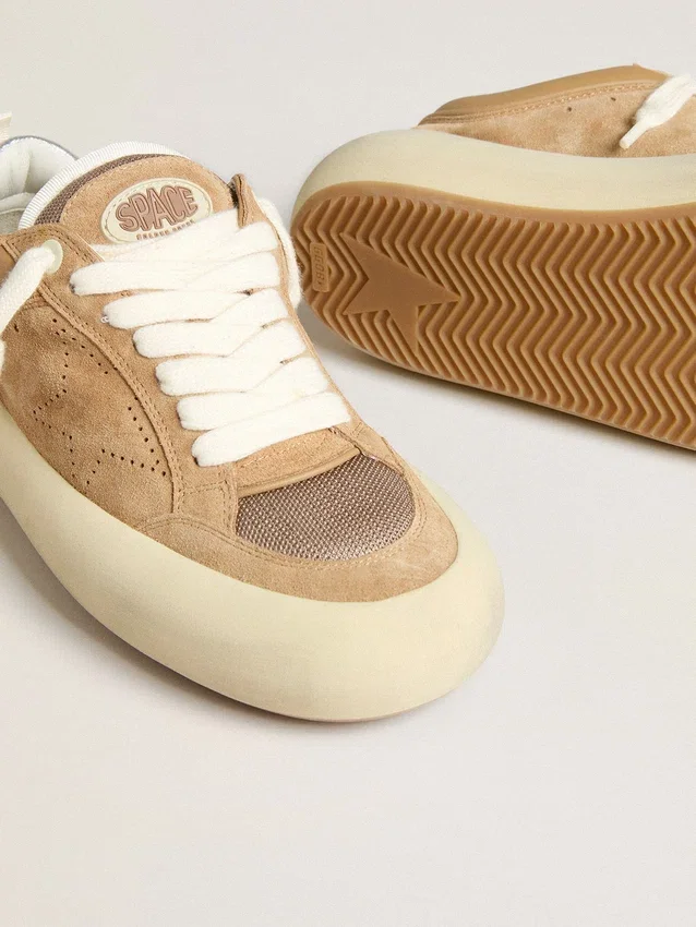 Chaussures Space-Star Cube pour homme en daim couleur tabac avec étoile perforée