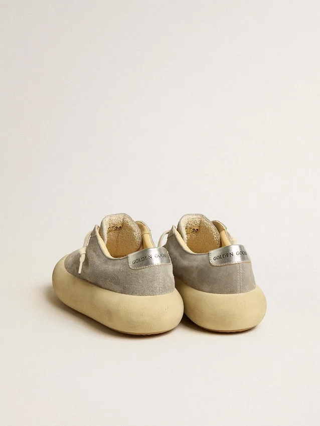 Chaussures Space-Star pour femme en daim gris glacier avec étoile perforée
