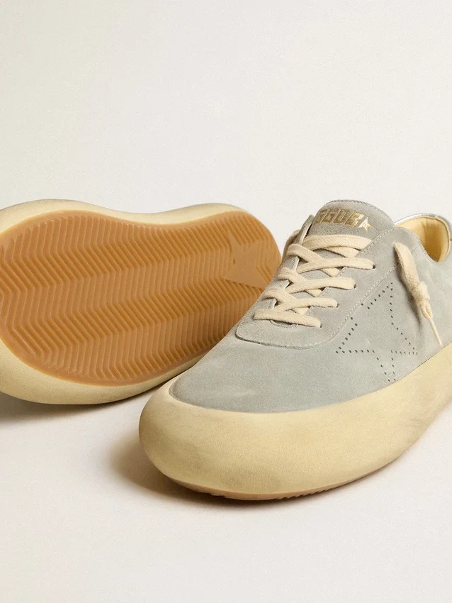 Chaussures Space-Star pour homme en daim gris glacier avec étoile perforée
