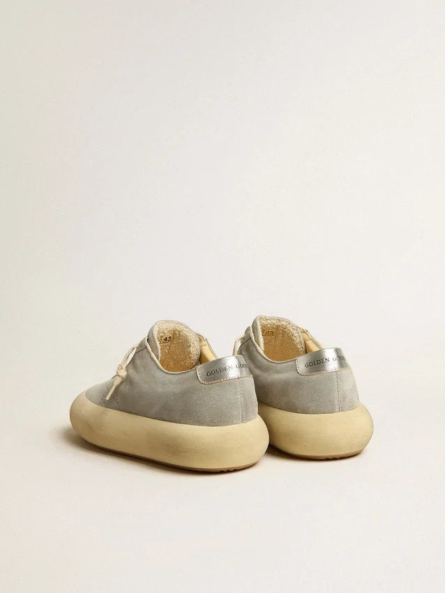 Chaussures Space-Star pour homme en daim gris glacier avec étoile perforée