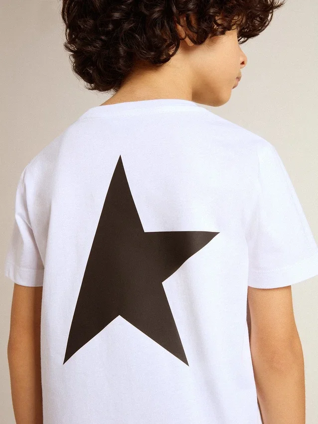 Chemise blanche avec logo et étoile noirs contrastés