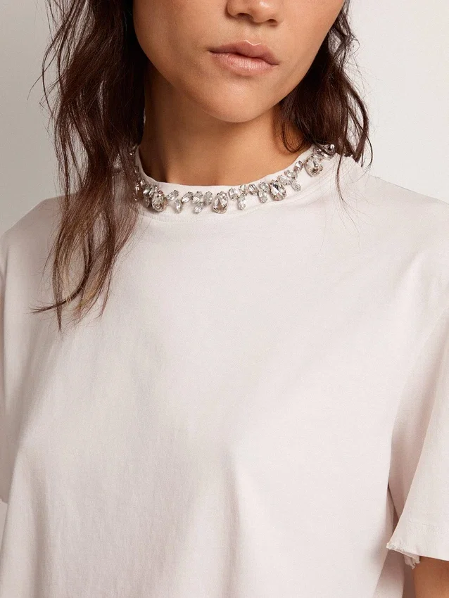 Chemise blanche pour femme ornée de cristaux cabochons