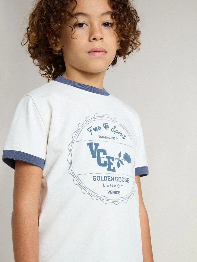 Chemise blanche pour garçon avec imprimé bleu