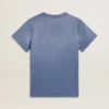 Chemise bleu clair délavée pour femme avec imprimé sur la poitrine