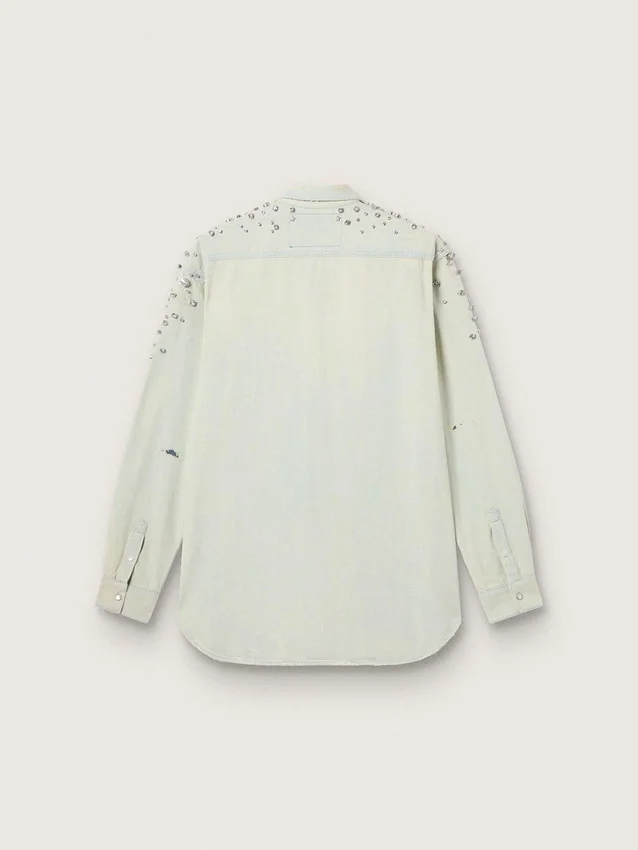 Chemise « boyfriend » délavée pour femme, ornée de cristaux cabochons